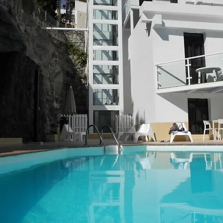Mocanes Apartment
